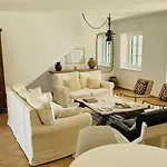 Casa Sabarraca بيت للعطل